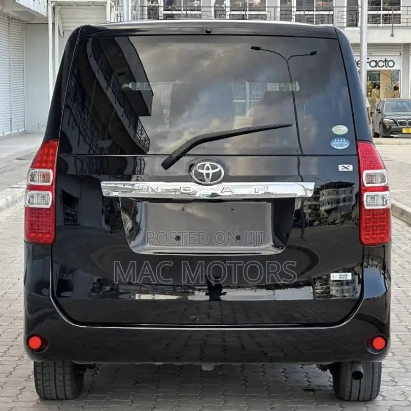 Toyota Noah 2011 Black