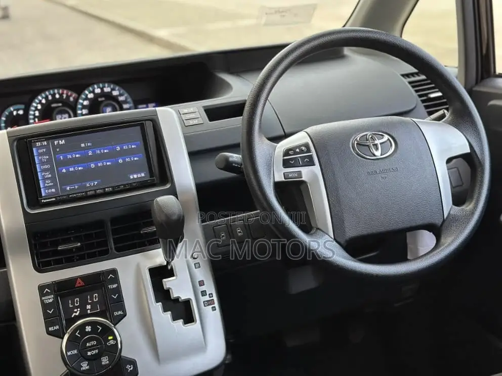 Toyota Noah 2011 Black