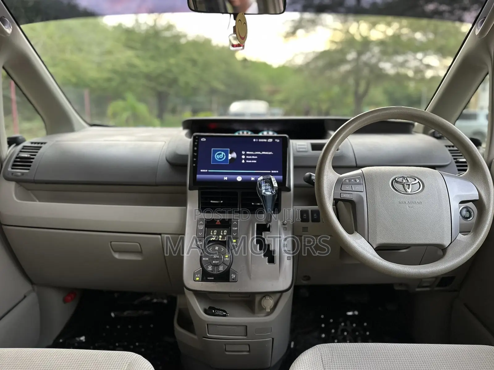 Toyota Noah 2010 Silver