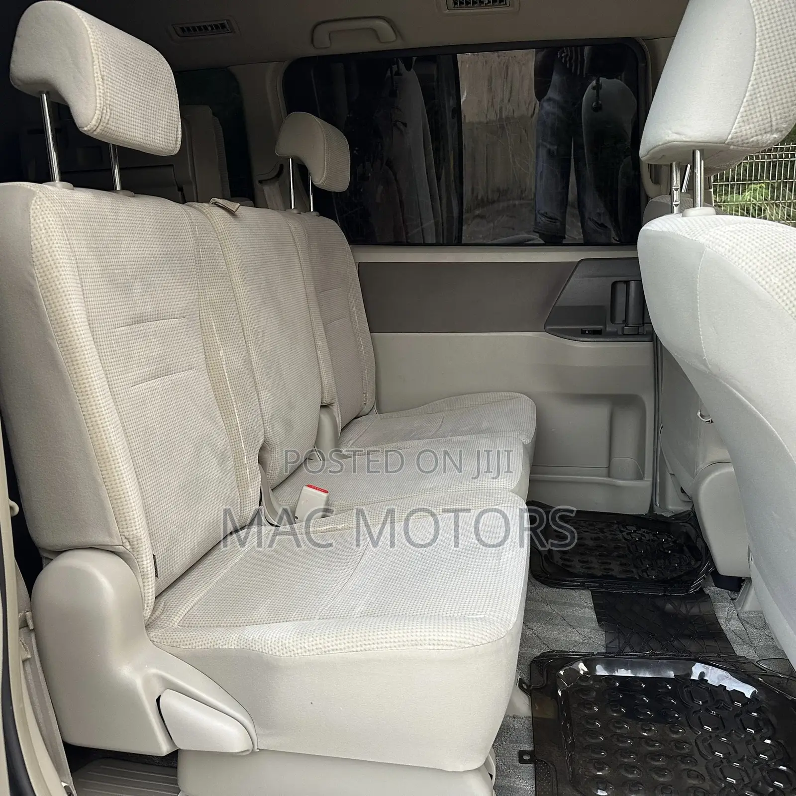 Toyota Noah 2010 Silver