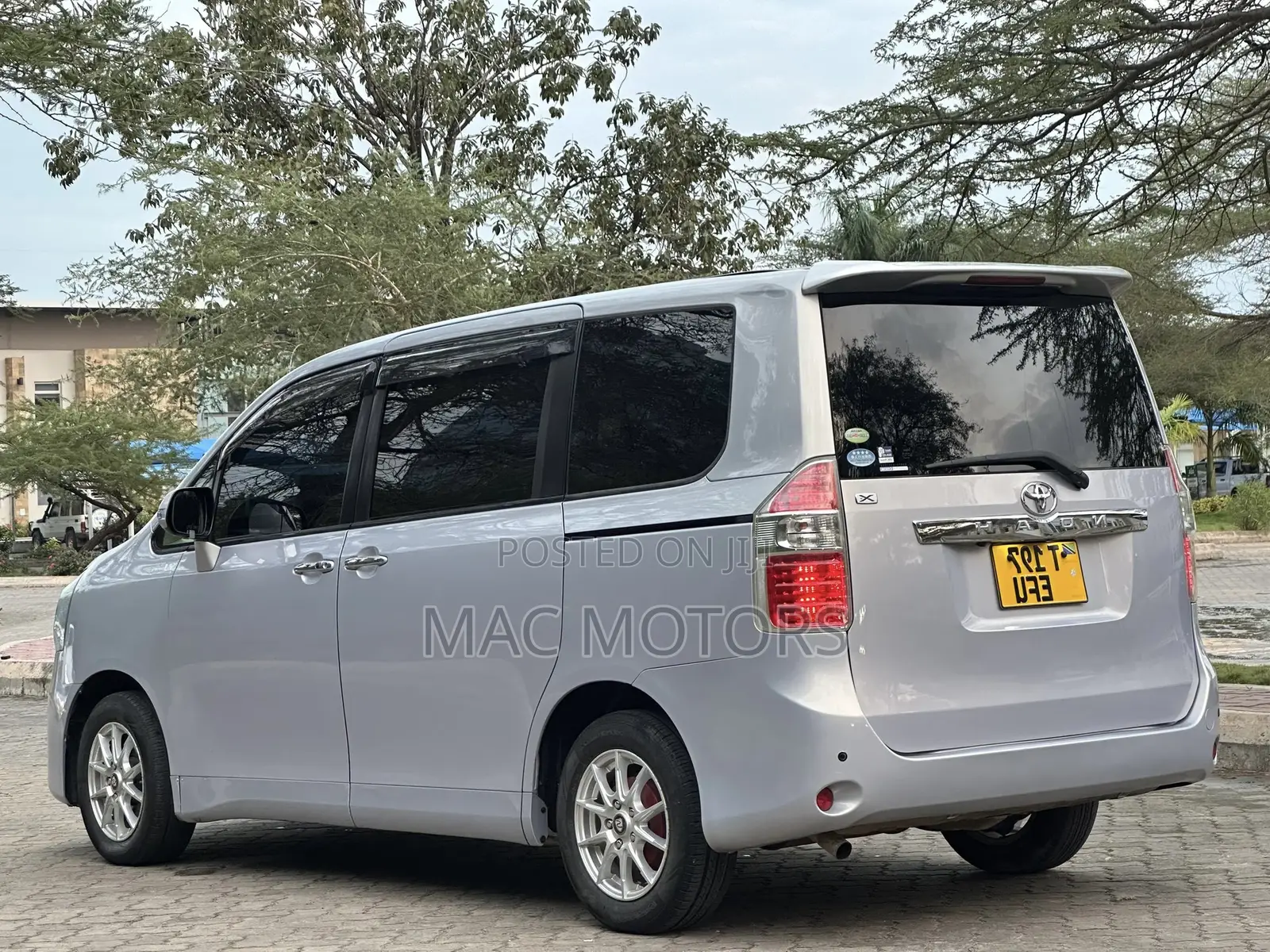 Toyota Noah 2010 Silver