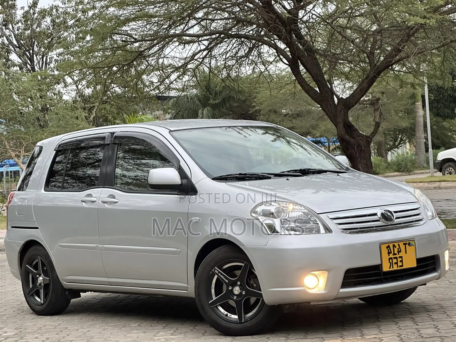 Toyota Raum 2008 Silver