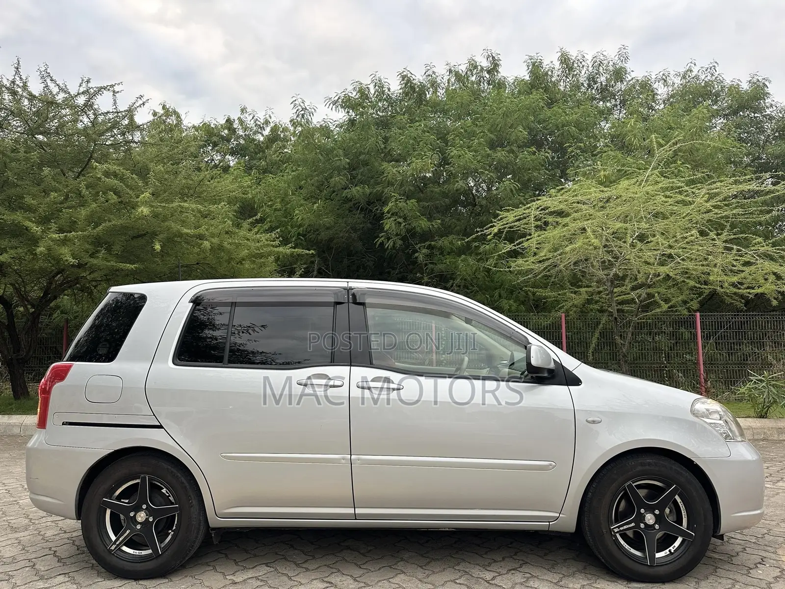 Toyota Raum 2008 Silver