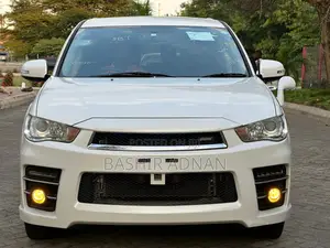 Mitsubishi Outlander Sport SE 2011 White