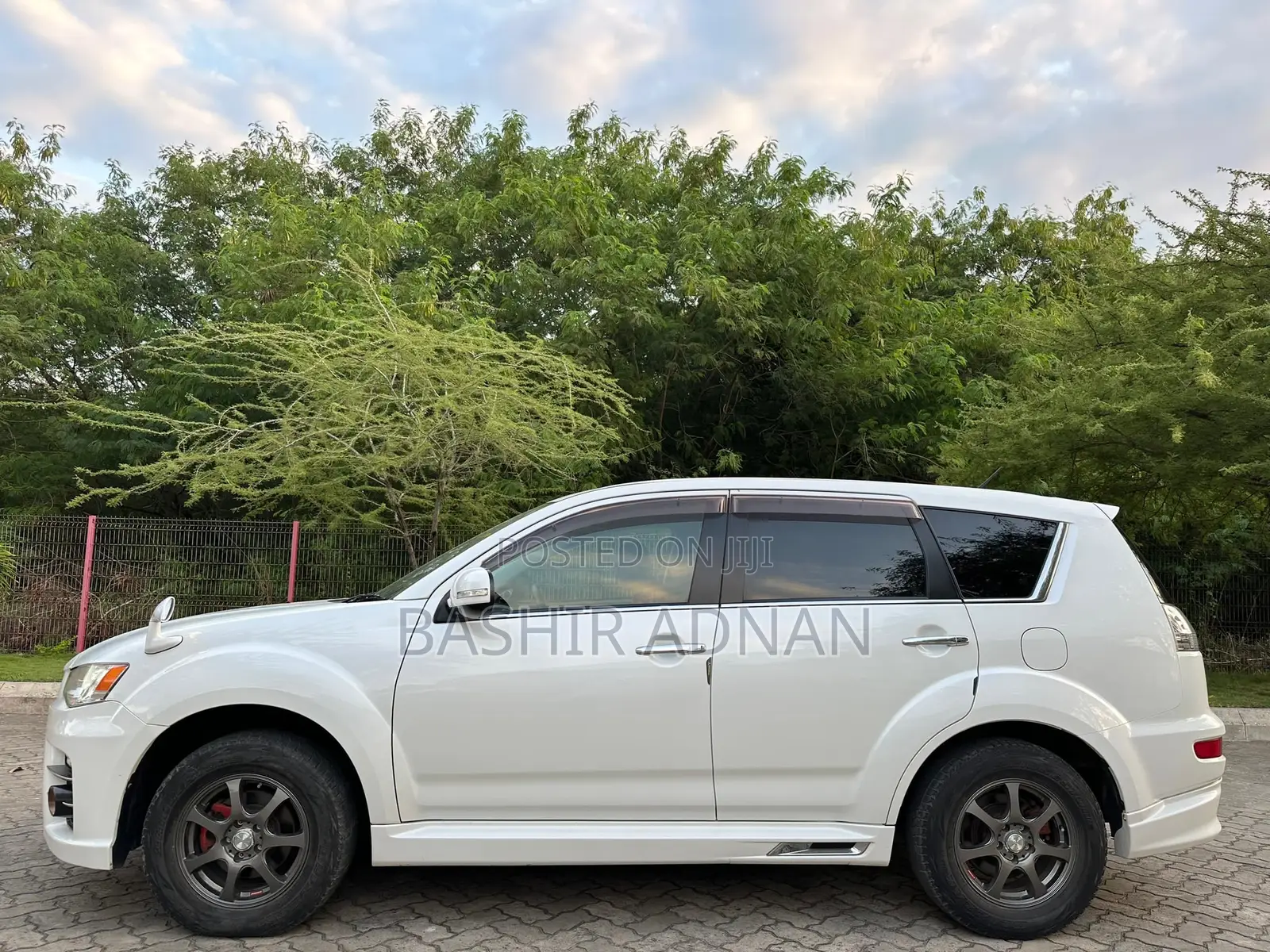 Mitsubishi Outlander Sport SE 2011 White