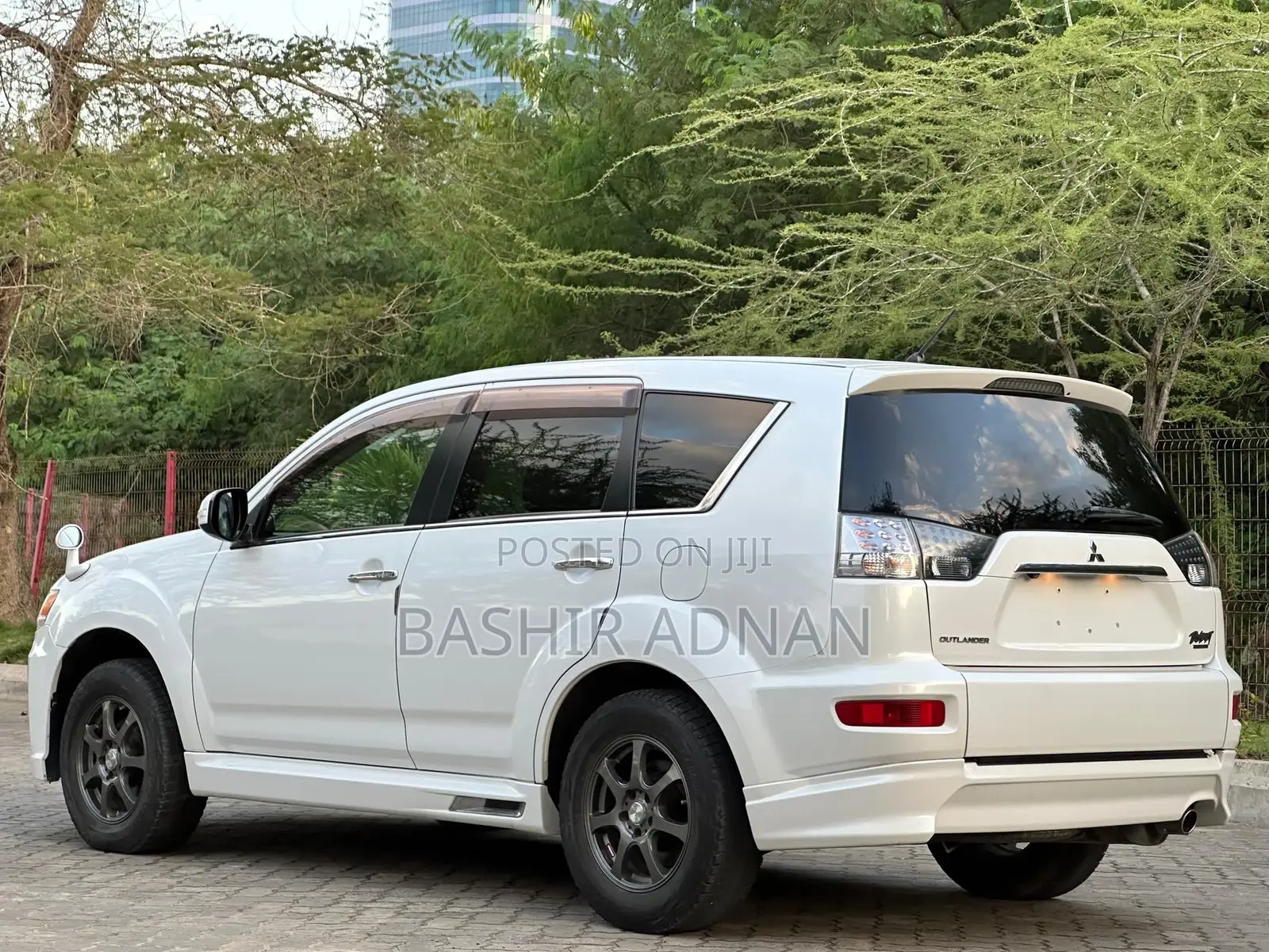 Mitsubishi Outlander Sport SE 2011 White