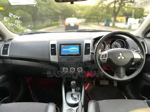 Mitsubishi Outlander Sport SE 2011 White