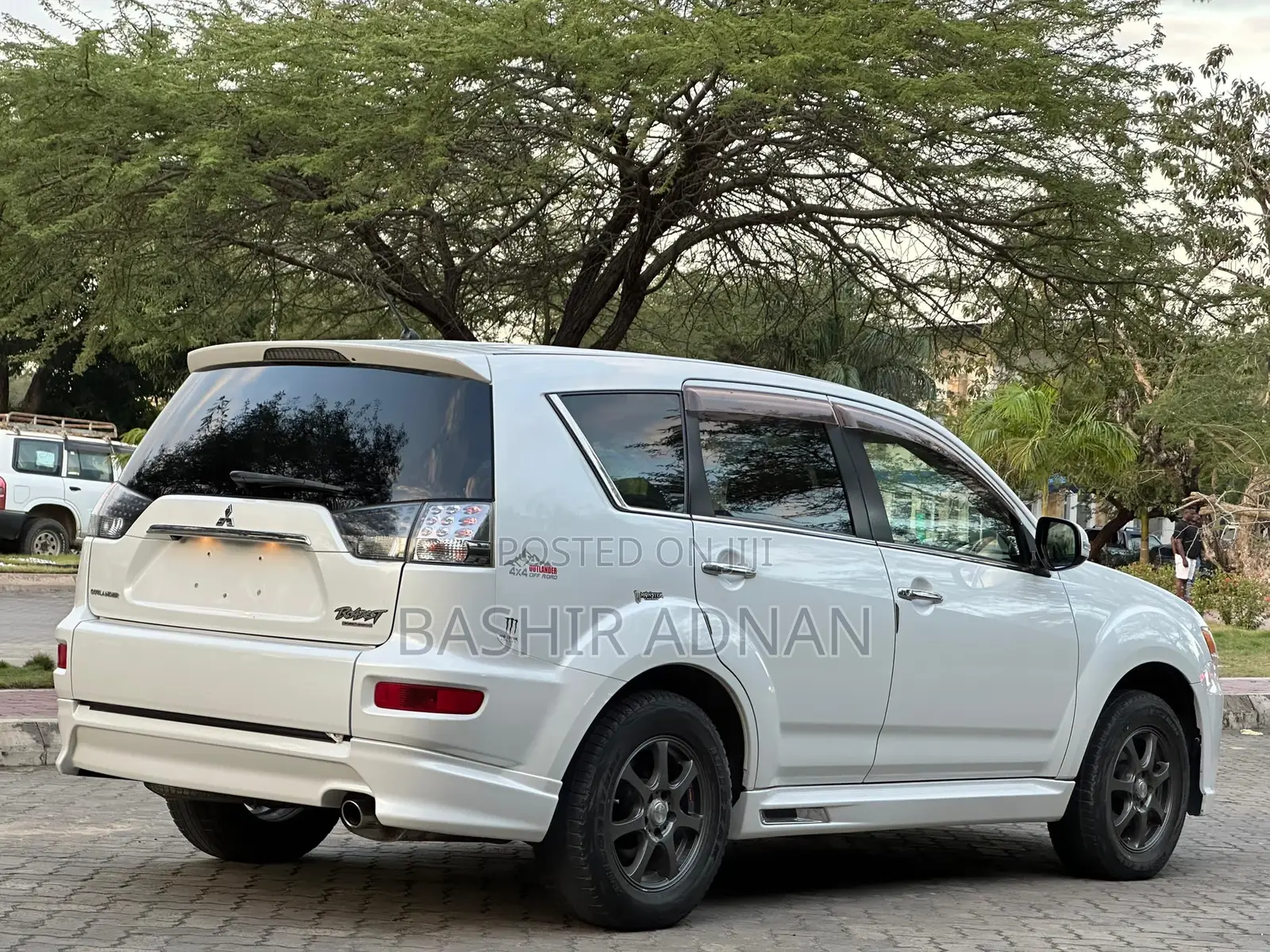 Mitsubishi Outlander Sport SE 2011 White