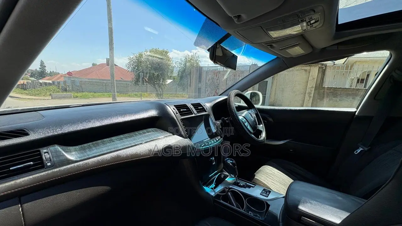 Toyota Crown 2009 White