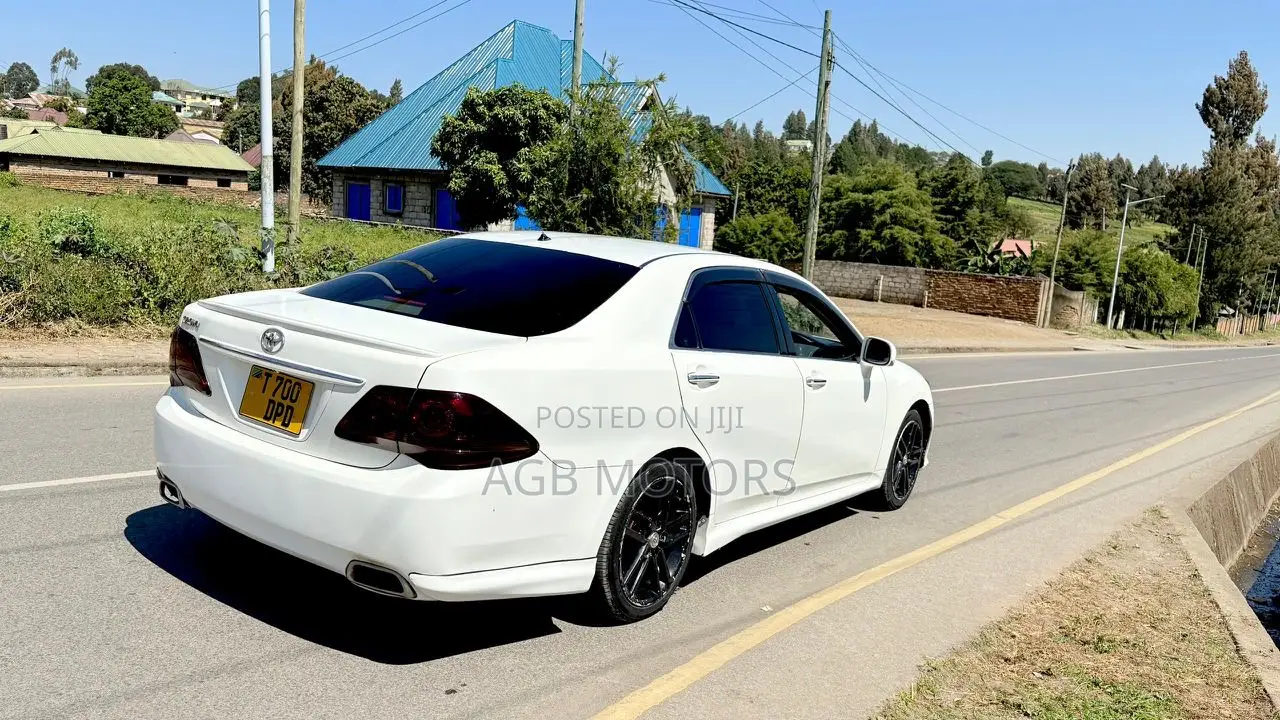 Toyota Crown 2009 White