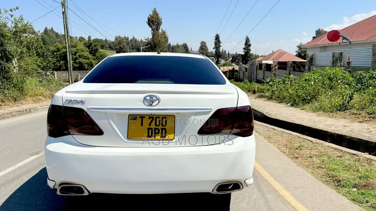 Toyota Crown 2009 White