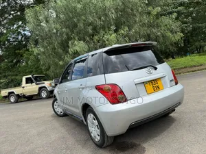 Toyota IST 2003 Silver
