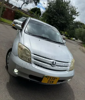 Toyota IST 2003 Silver