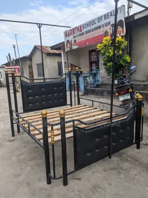 Bedsofa Ya Chuma 5/6 Imetumika Kidogo
