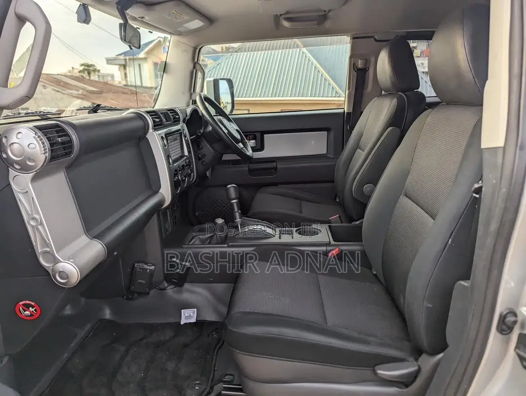 Toyota FJ Cruiser 4x4 Automatic 2011 Silver