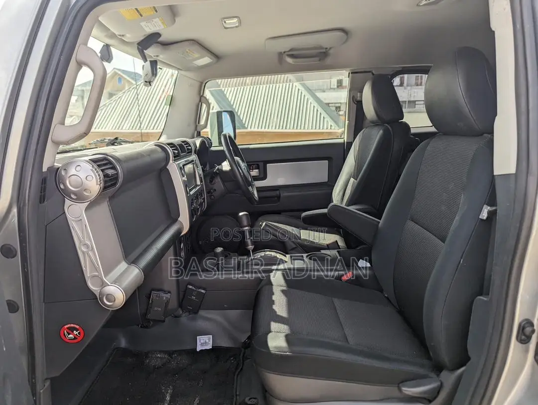 Toyota FJ Cruiser 4x4 Automatic 2011 Silver