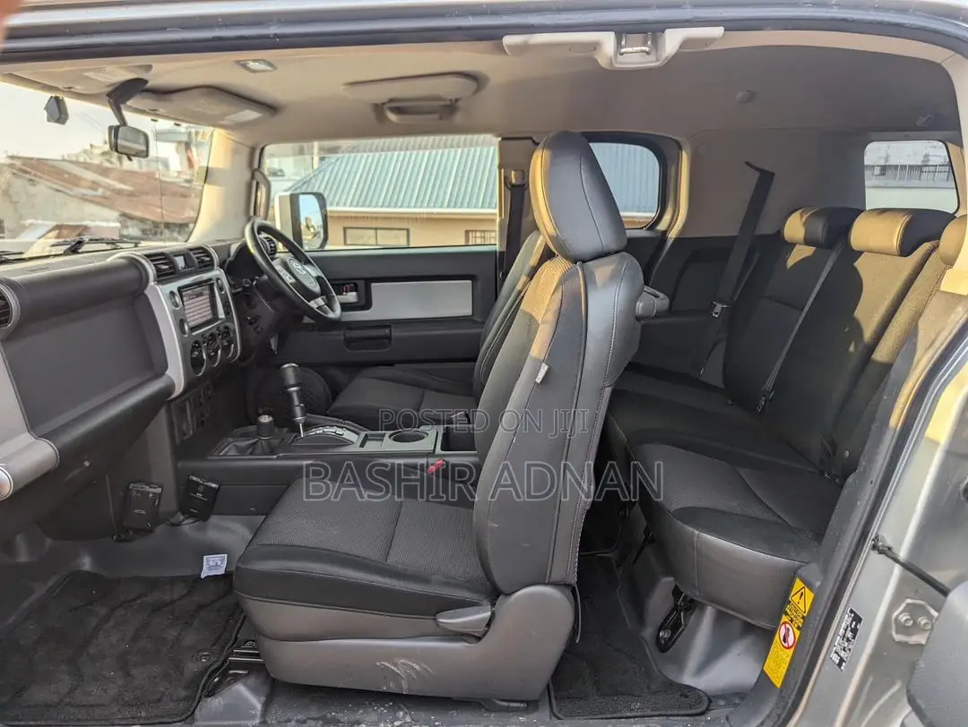 Toyota FJ Cruiser 4x4 Automatic 2011 Silver