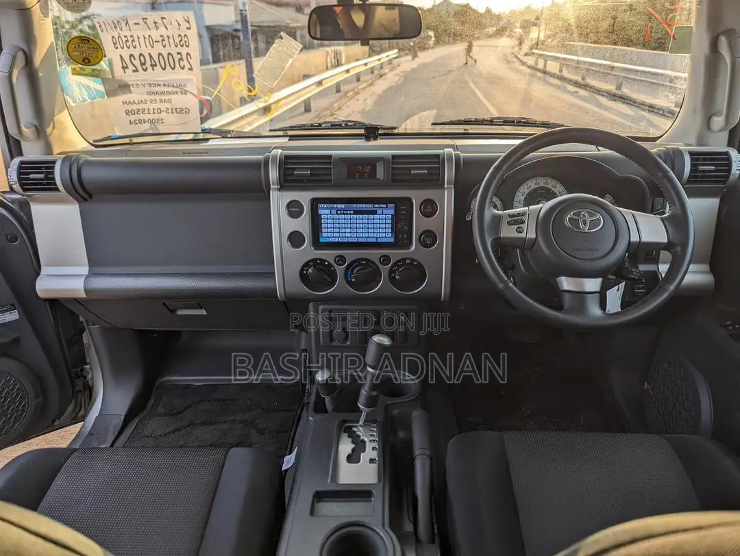 Toyota FJ Cruiser 4x4 Automatic 2011 Silver