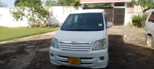 Photo - Toyota Noah 2.0 FWD (8 Seater) 2003 White