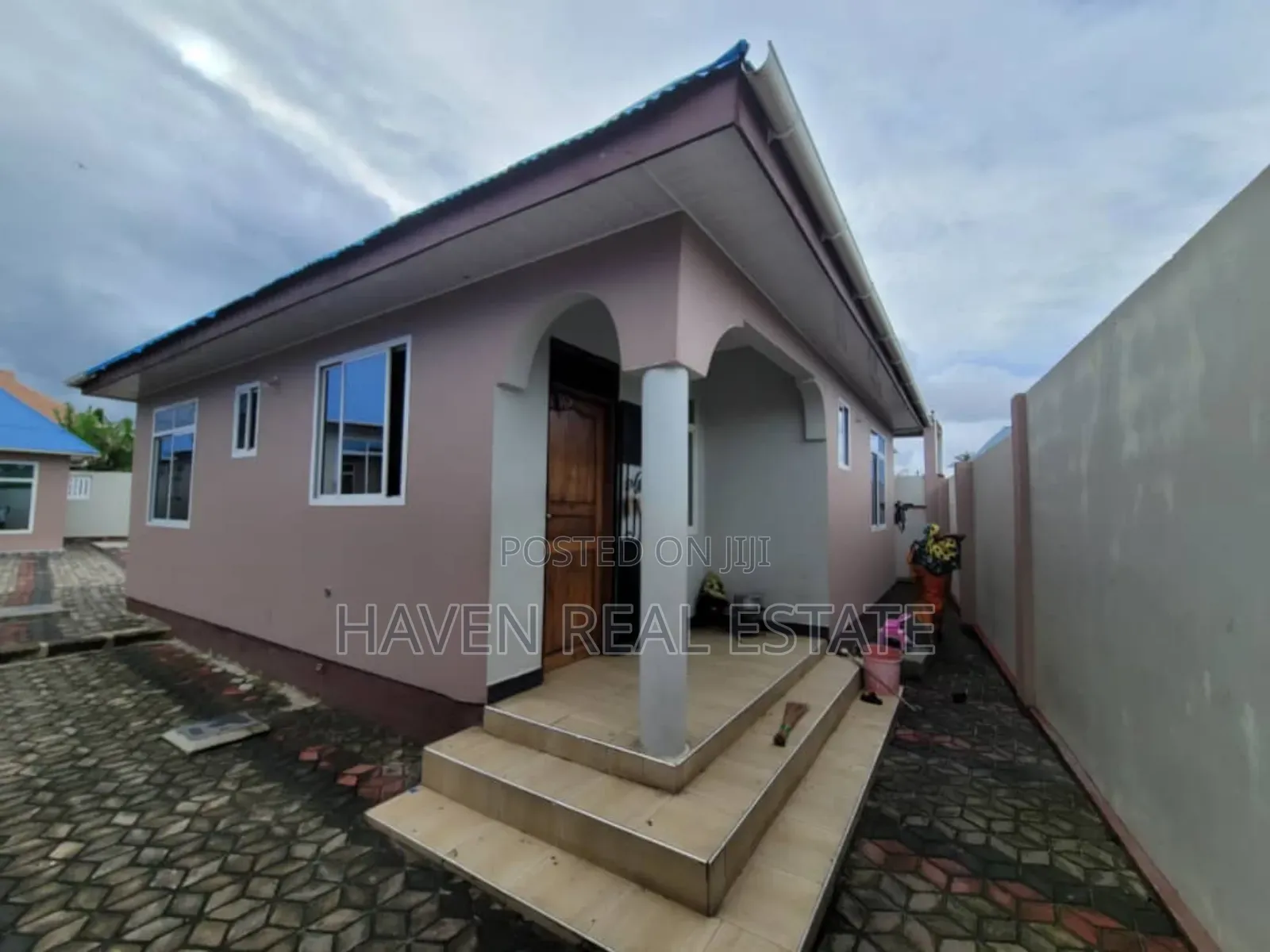 Apartment Tano Zinauzwa Kitunda