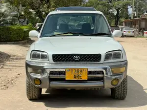 Photo - Toyota RAV4 1999 Silver
