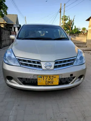 Photo - Nissan Tiida 2009 Silver