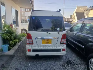 Toyota HiAce 2002 White