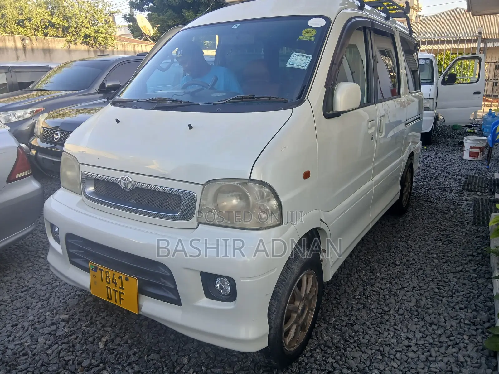 Toyota HiAce 2002 White