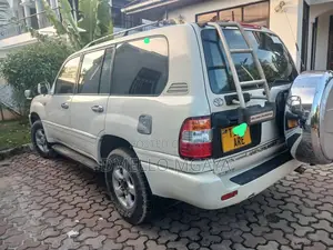 Photo - Toyota Land Cruiser 1998 White