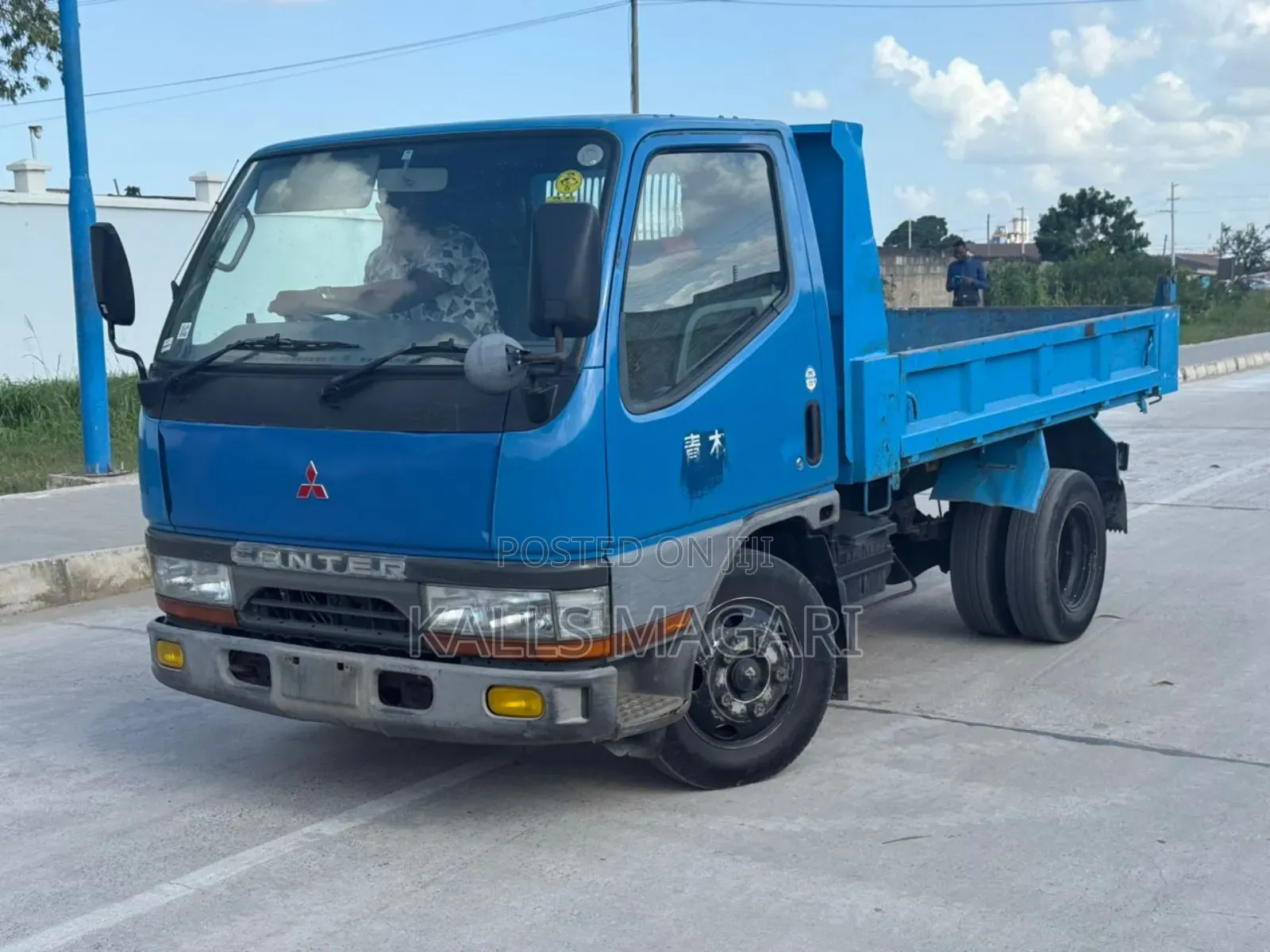 Mitsubishi Canter Dumper