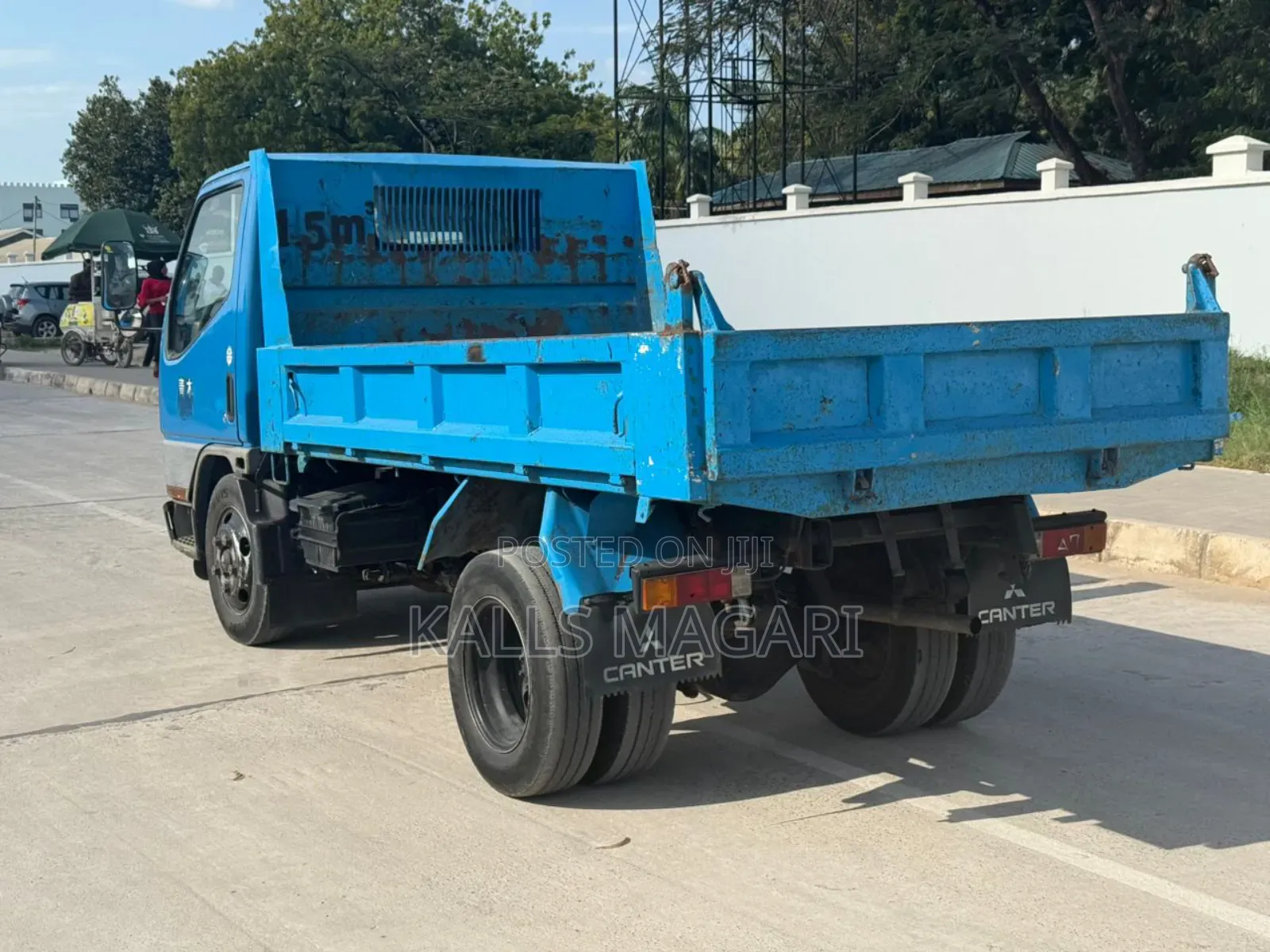 Mitsubishi Canter Dumper