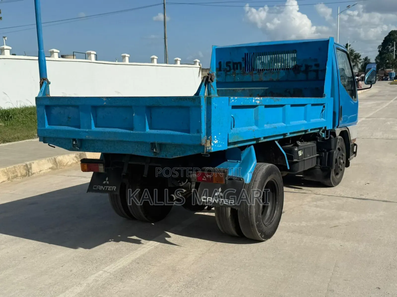 Mitsubishi Canter Dumper