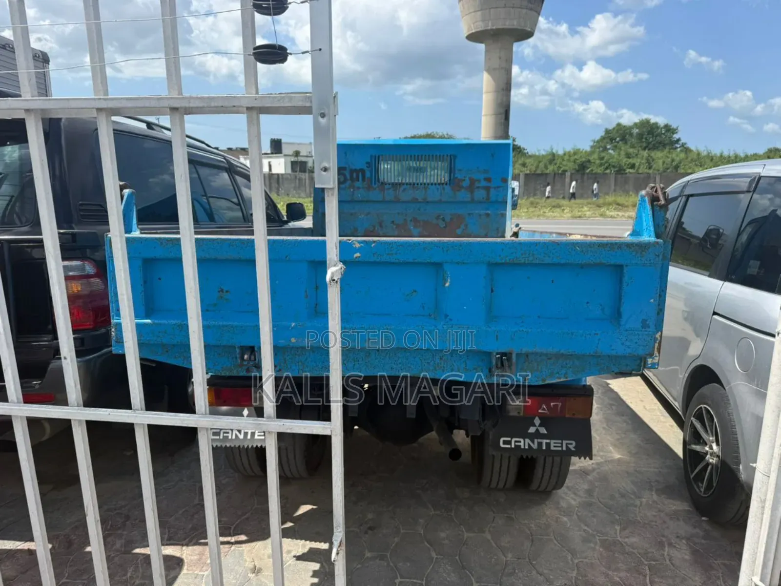 Mitsubishi Canter Dumper
