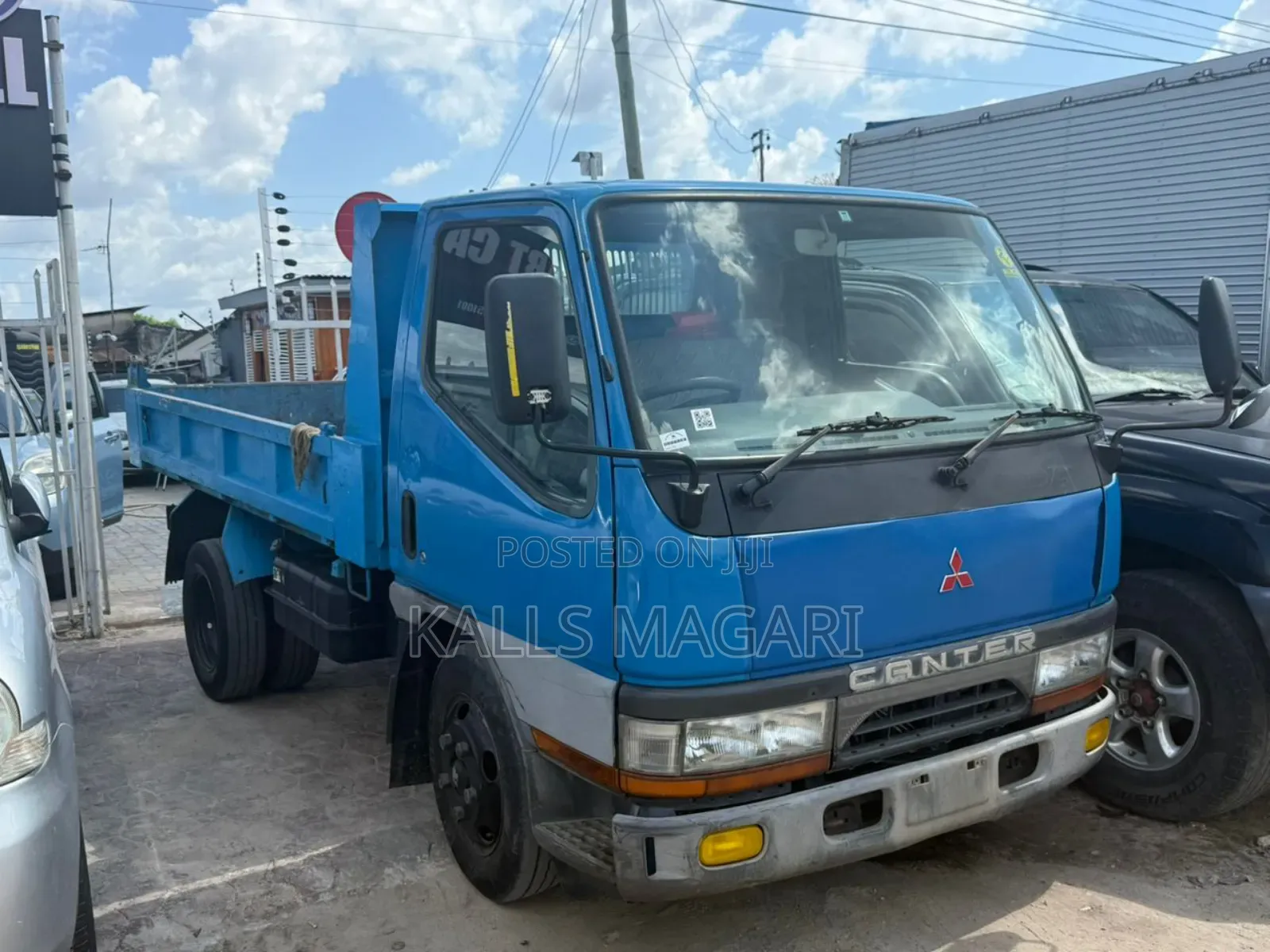 Mitsubishi Canter Dumper