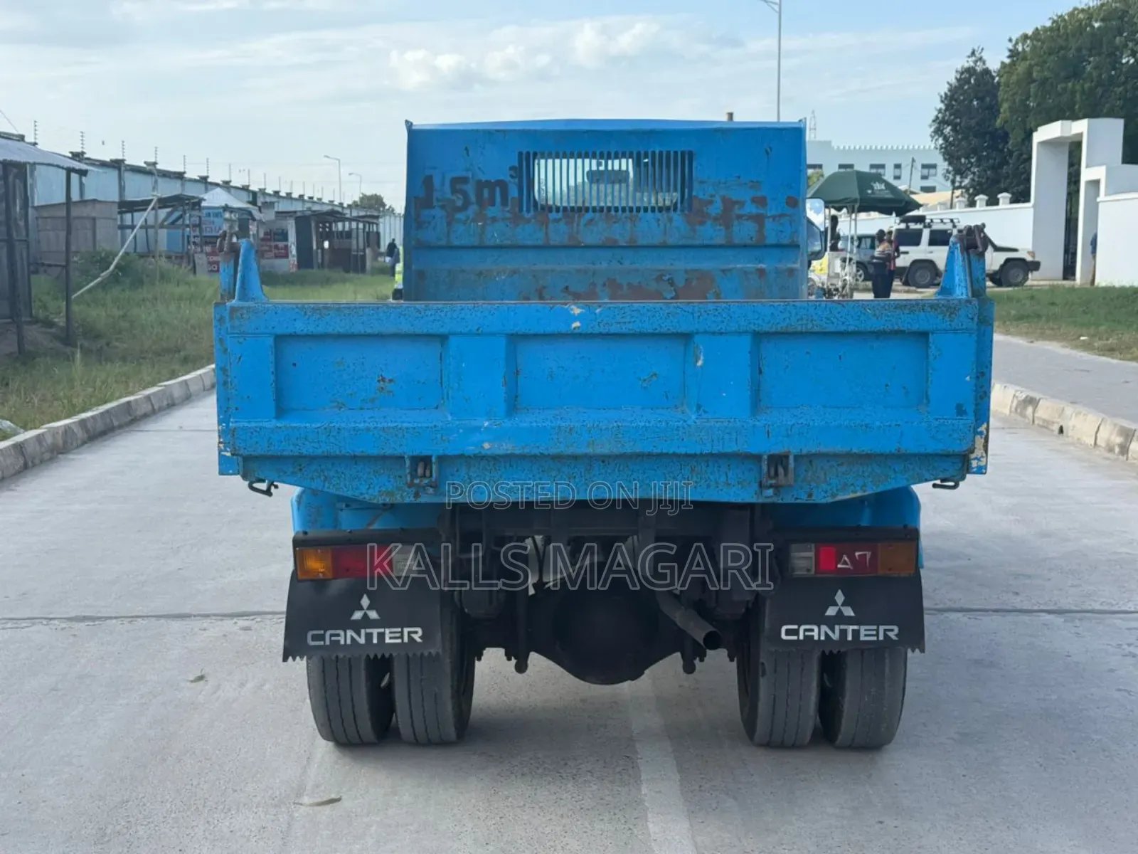 Mitsubishi Canter Dumper