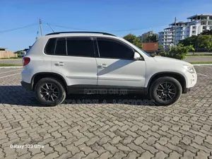 Volkswagen Tiguan 2.0T S FWD 2019 White