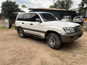 Photo - Toyota Land Cruiser 2004 White