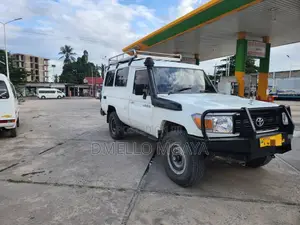 Photo - Toyota Land Cruiser 2008 White