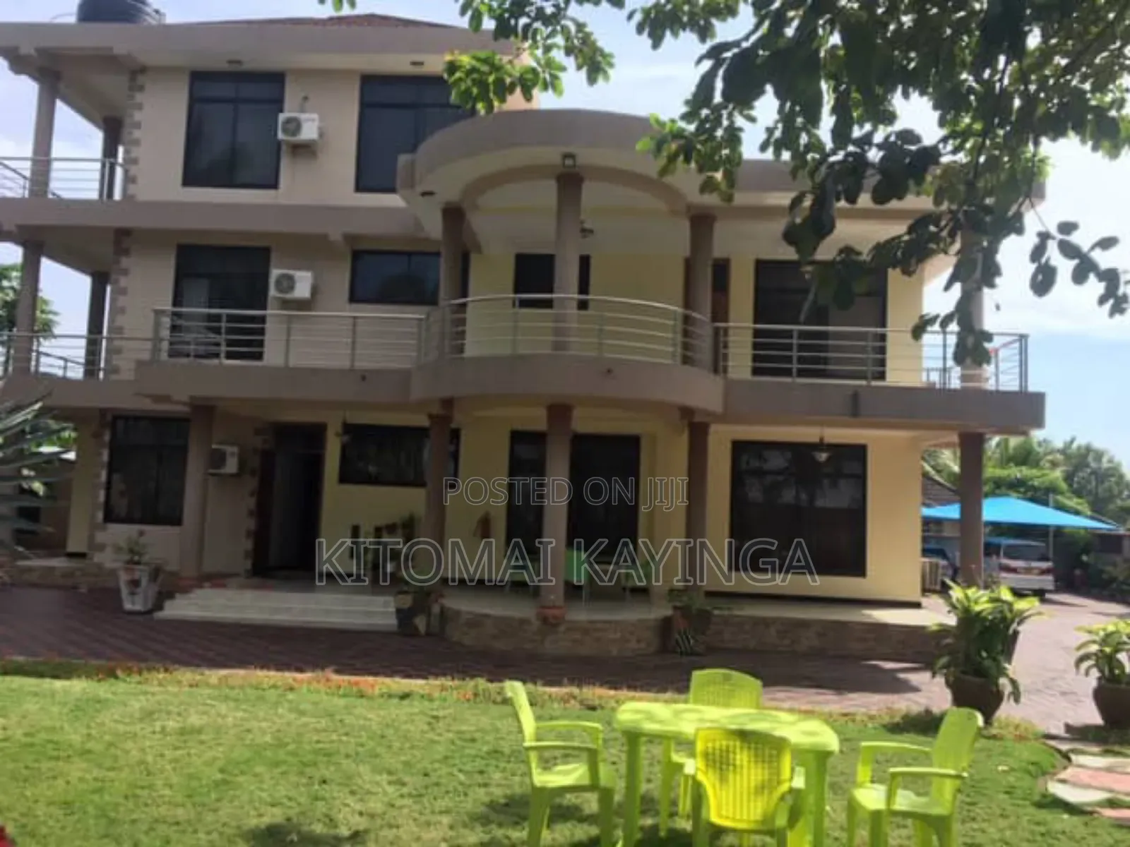 Furnished 8bdrm House in Upanga West for sale