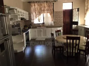 Furnished 8bdrm House in Upanga West for sale