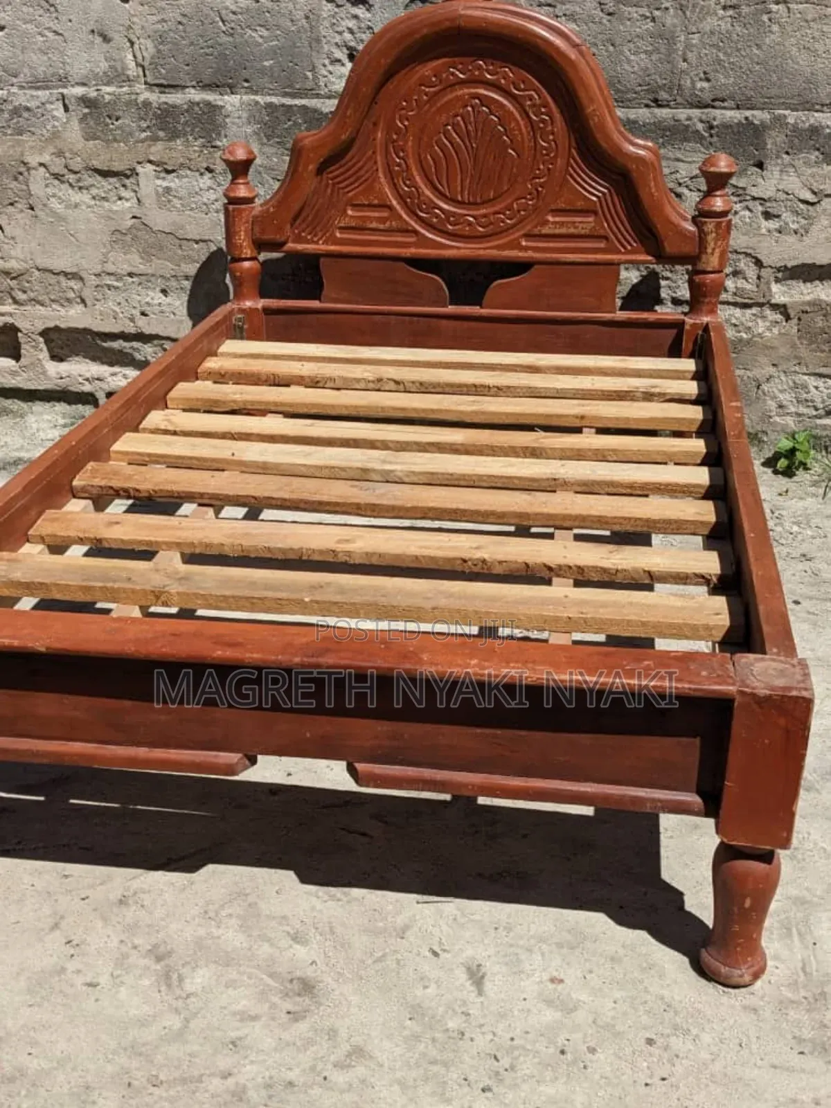 Nauza Kitanda Cha Mbao Ngumu 4/6 Used