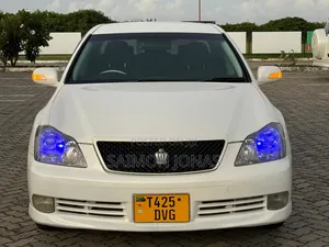 Photo - Toyota Crown Royale 2005 White