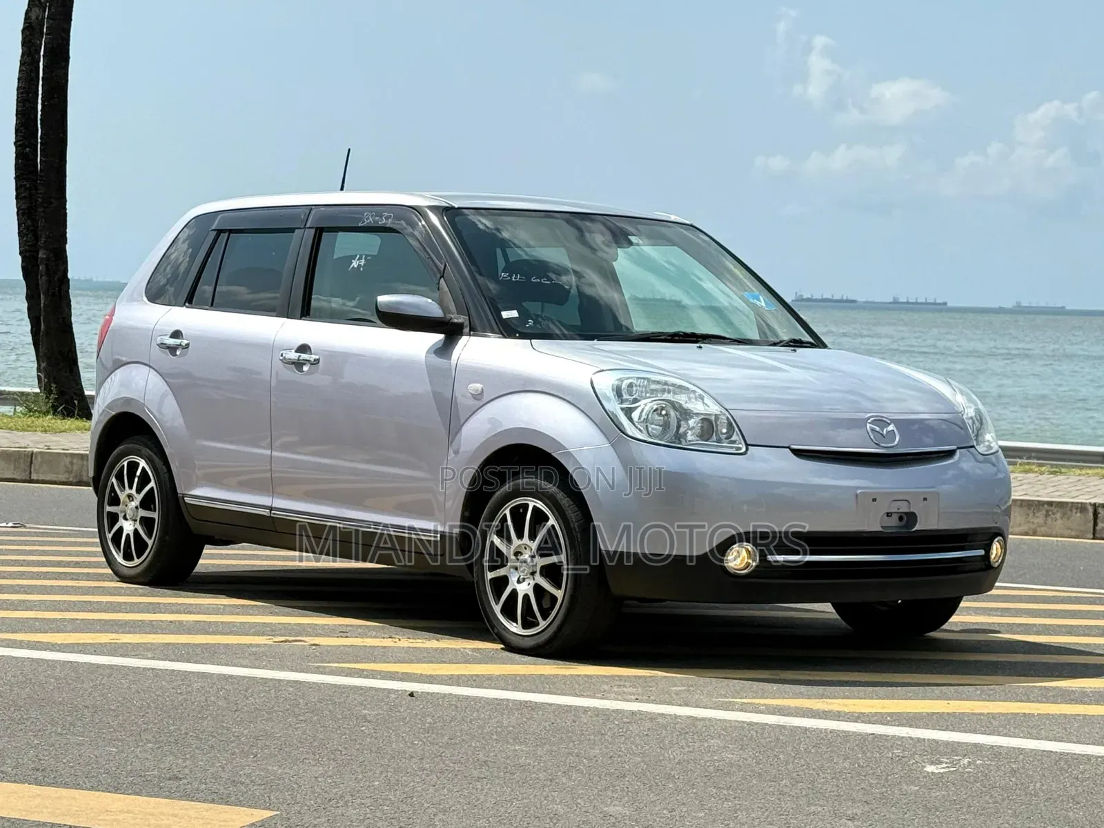 Mazda Verisa 2010 Silver