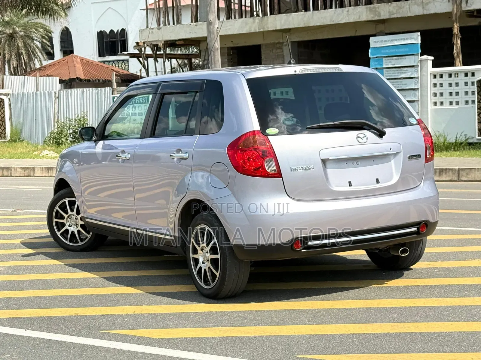 Mazda Verisa 2010 Silver