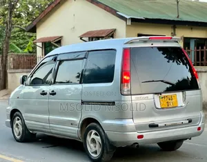 Toyota Noah 2002 Silver