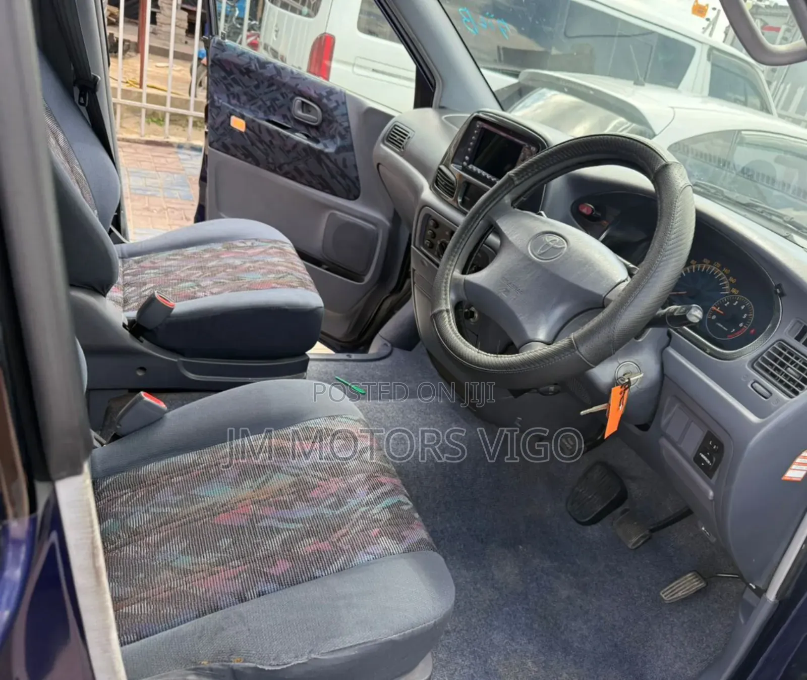 Toyota Noah 2001 Silver