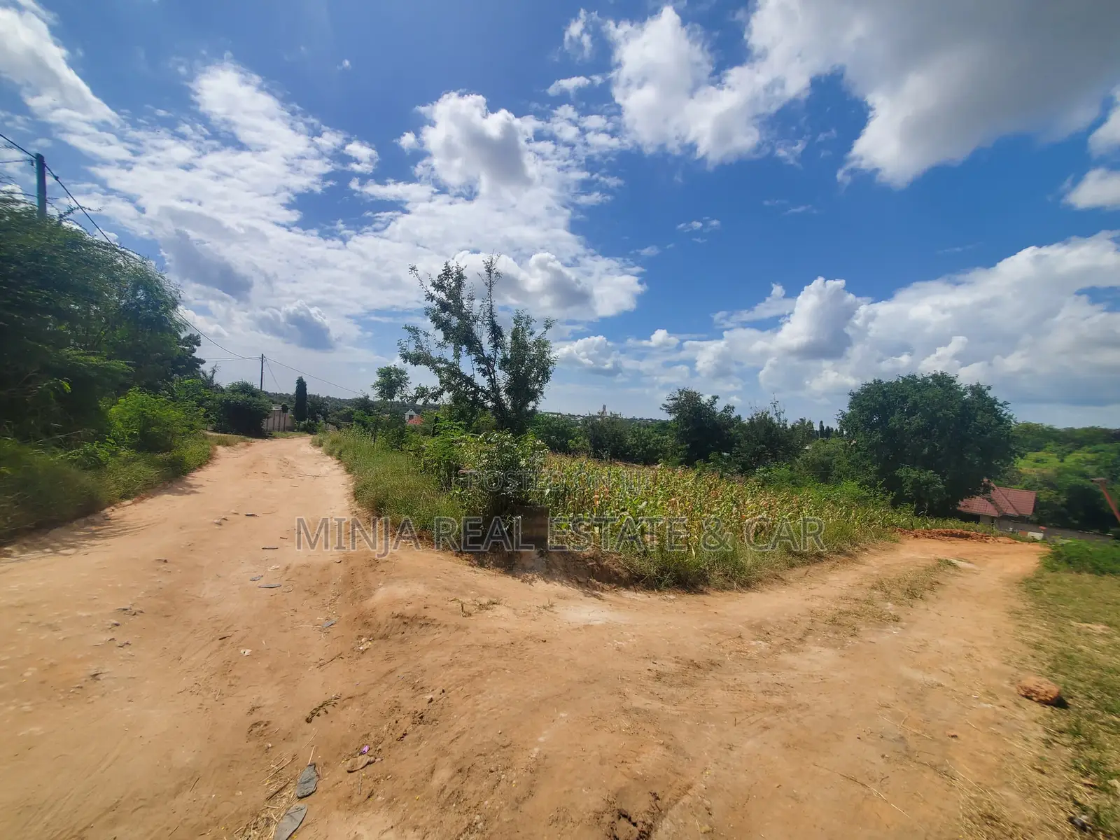 Kiwanja Kinauzwa Madale Kwa Mzungu