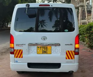 Toyota HiAce 2011 White