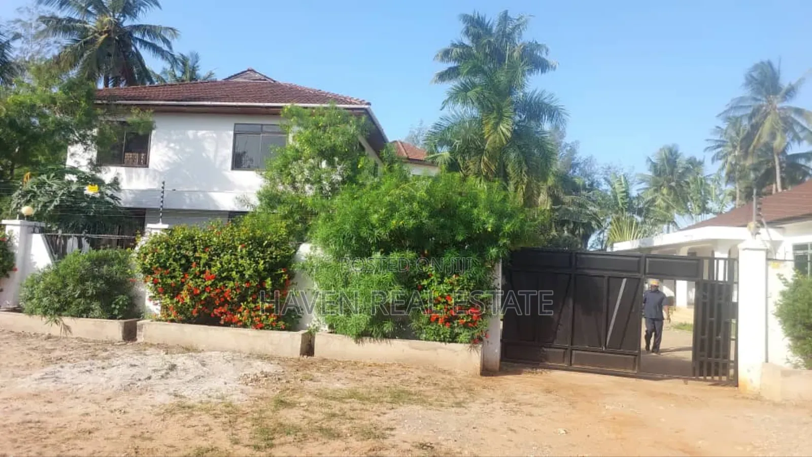 8bdrm House in Mbezi Beach for sale