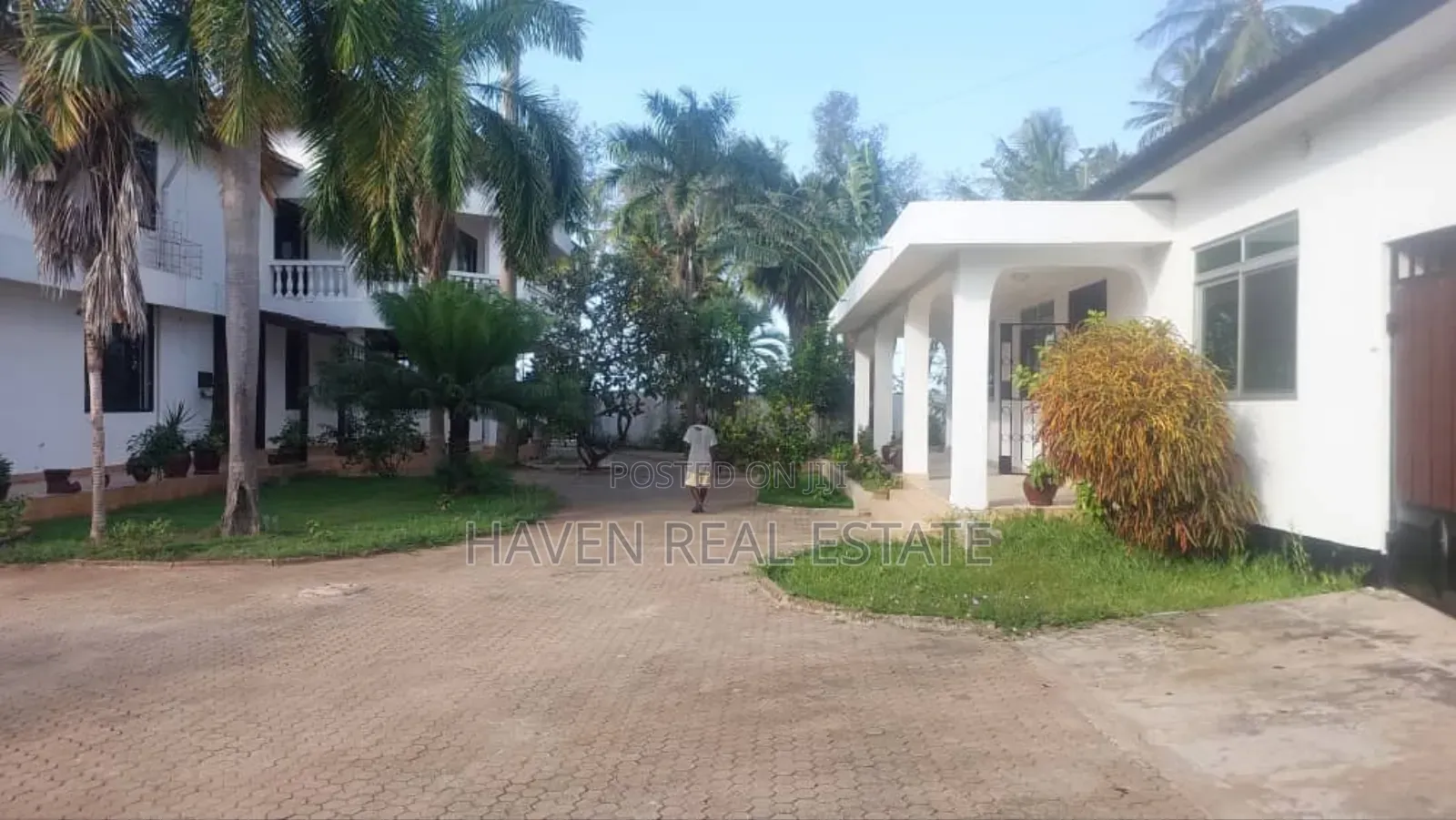 8bdrm House in Mbezi Beach for sale